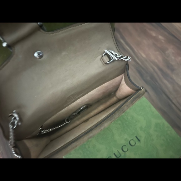 Authentic Gucci crossbody like new - Picture 4 of 4